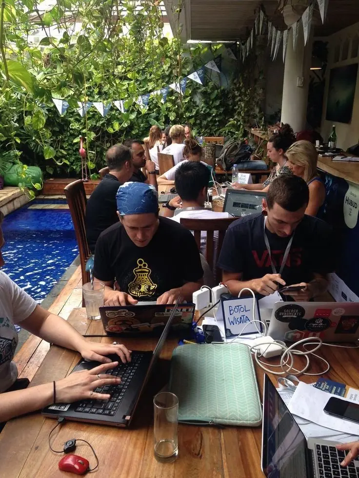 Grupo aprendiendo y compartiendo ideas